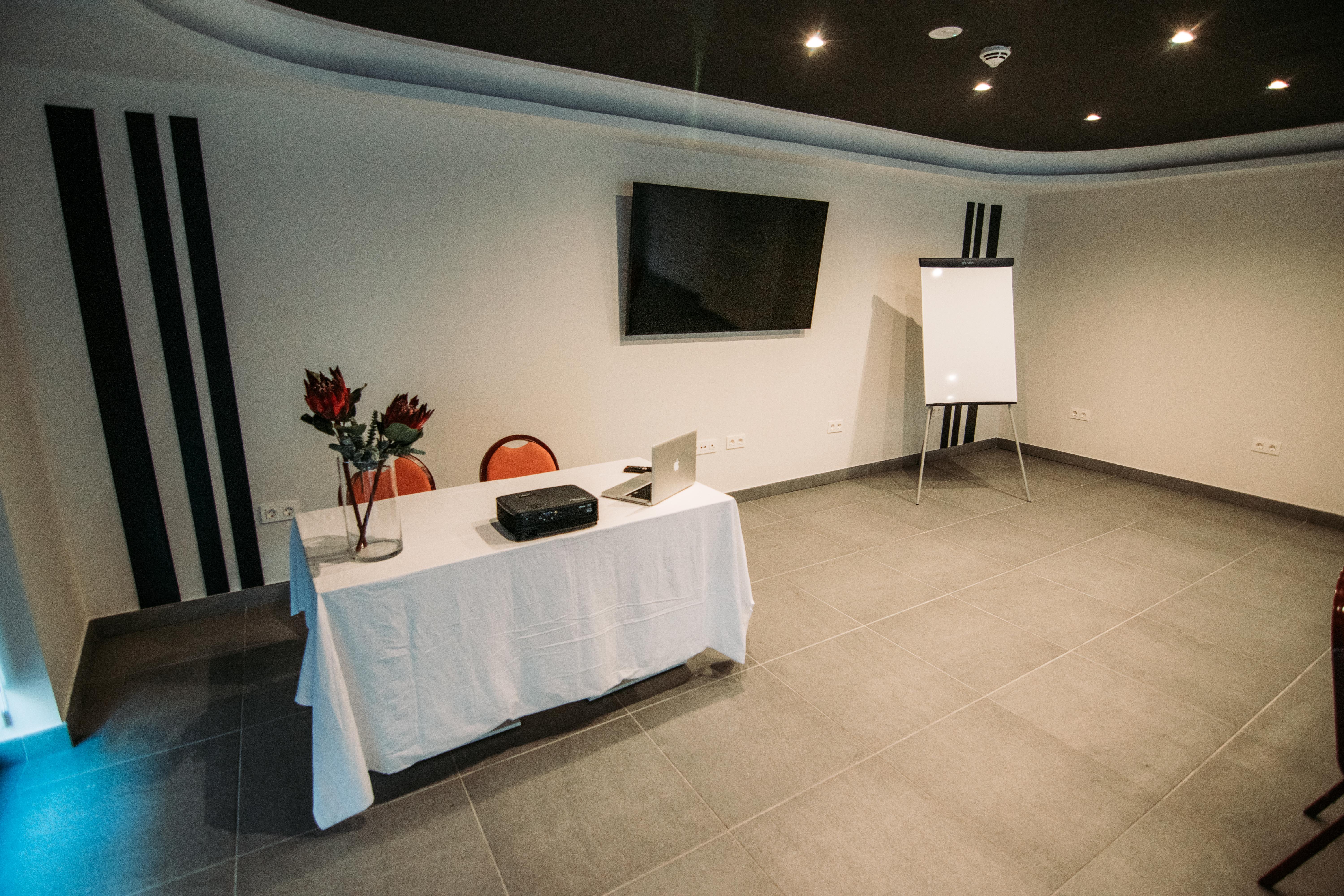 Hotel Urban Anaga 4*